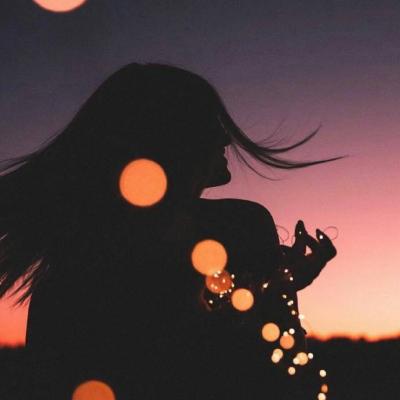 11张高清唯美女生孤独伤感背影头像合集