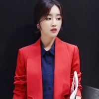 18张红衣女生微信头像 氛围感拉满的女生头像合集