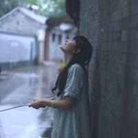 17张氛围感拉满！伤感意境的女生雨中头像合集