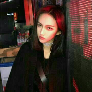 带血诡异颓废女生头像合集 14张可直接用