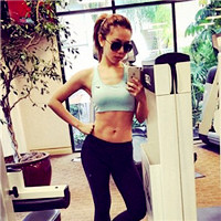 女生健身房头像合集：21张运动风女生身材头像