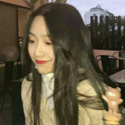 9张自带女王气场的非主流女生头像