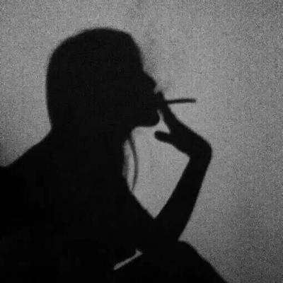 30张超飒女生黑白头像 冷酷霸气感拉满