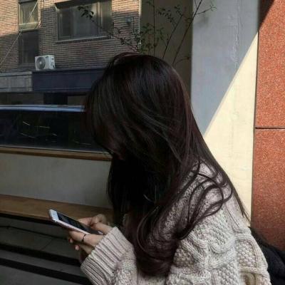 17张高清唯美女生背影头像 适合当头像的氛围感美图