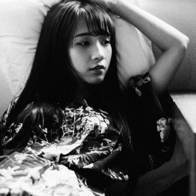 20张高清冷淡风黑白伤感女生头像合集