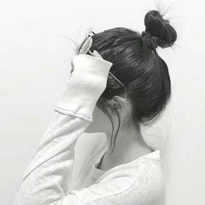26张高冷霸气黑白女生头像 氛围感拉满的黑白女头合集