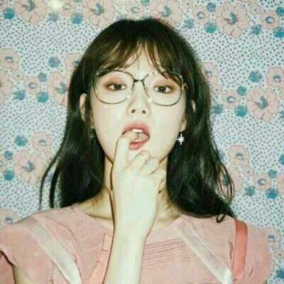 女生戴眼镜气质头像合集 23张高清氛围感美图来啦