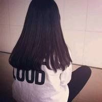 20张盘腿女生背影头像合集 免费下载