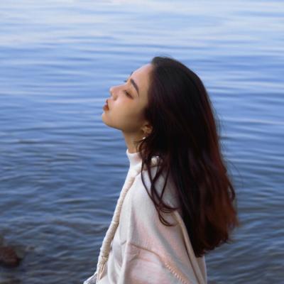 24张高清伤感孤独女生头像合集