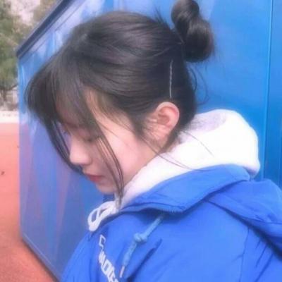 9张高清时尚丸子头女生头像 氛围感拉满