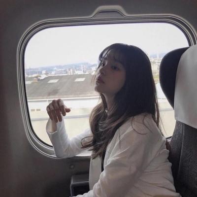 21张高清伤感冷酷女生头像 自带孤独忧郁氛围感