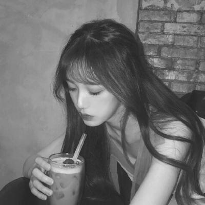 23张高清霸气女生黑白头像 氛围感直接拉满