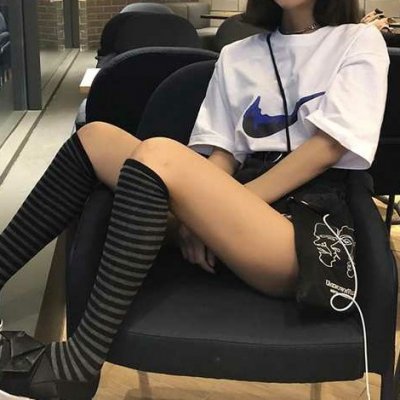 8张高清性感长腿部位女头 女生头像合集来了