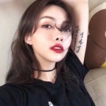 36张高清时尚款Supreme潮流女生头像合集