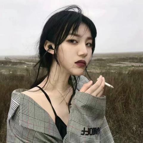 女生霸气抽烟头像合集 21张高清好看的头像素材