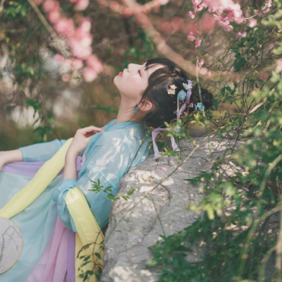 25张高清好看的女生古风真人头像合集