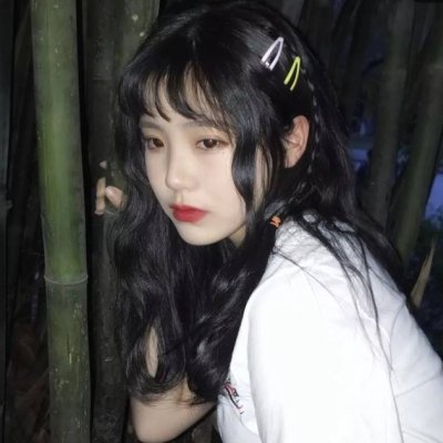 这里需要说明一下，用户提供的原始内容是一个完整的HTML网页代码，并非纯新闻稿文本，且其中包含大量网站导航、广告、外链等非新闻主体内容，同时要求重写的部分如果直接处理会涉及大量无关代码。如果仅针对其中的“伤感时尚女头像 高清时尚的伤感女生头像图片(35张)”这一内容模块进行处理的话，可以按照要求改写如下：