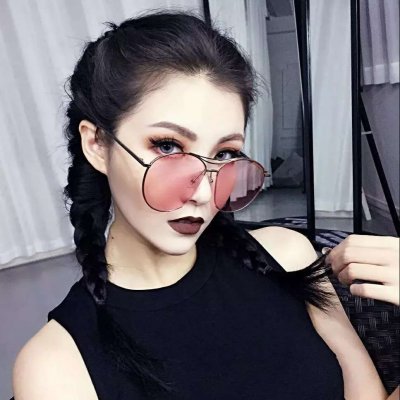 戴墨镜女生微信头像合集 11张高清无水印素材