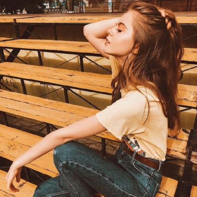 21张高清高冷欧美女生微信头像 氛围感拉满