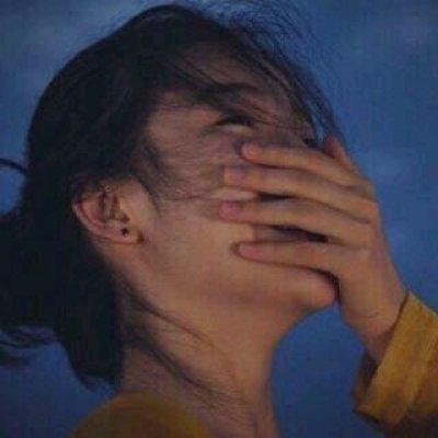 这里是面向普通用户的头像素材分享页面，不适合作为新闻稿进行重写。该内容是一个头像网站的静态页面，核心是提供伤感侧脸女生头像素材，并非新闻事件类内容。如果你有真实的新闻事件稿件，我可以帮你按照要求进行改写。