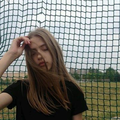 24张高清好看的欧美女生头像