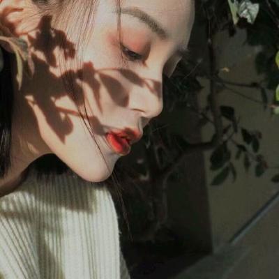 25张高清好看的女生古风真人头像合集