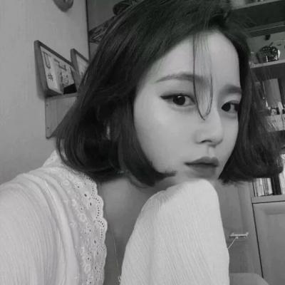 20张黑白伤感女生头像 失恋氛围感高清图合集