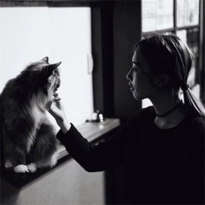 17张高清黑白高冷女生QQ头像 自带悲伤氛围感