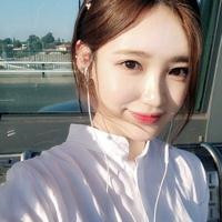 31张气质感拉满的时尚女生微信头像合集