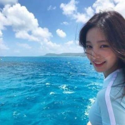 12张高清好看的女生海边微信头像合集