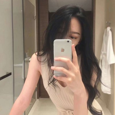 13张霸气高冷女头看手机 高清好看的女生拿手机头像合集