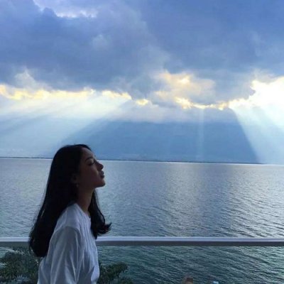 18张氛围感拉满的气质背影女头像 高清无水印可直接用