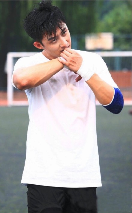 黄景瑜的痞帅感拉满了