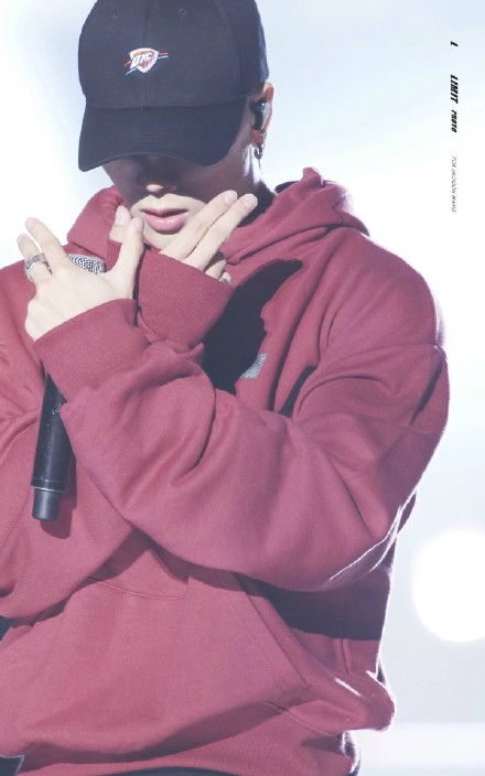 王嘉尔粉丝看过来！这套壁纸可以直接存