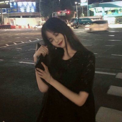 超酷真人黑色系女生头像 25张高清质感图分享