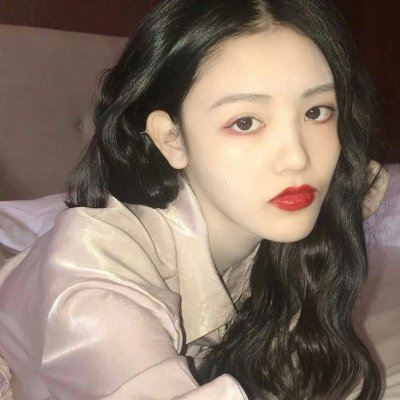 20张高清好看的女生卷发QQ头像 个性氛围感拉满