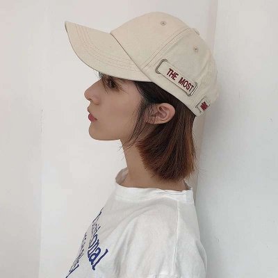 戴帽子低头的高清女生头像 17张好看的合集来啦