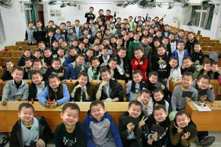 宋民国版吃瓜表情包上线！今天啥也不干就盯着你听你吹牛皮