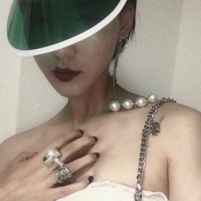 微博热门部位女头！24张高清性感女生微信头像合集