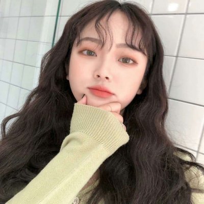 26张高清长卷发女生头像 好看的卷发美女头像合集