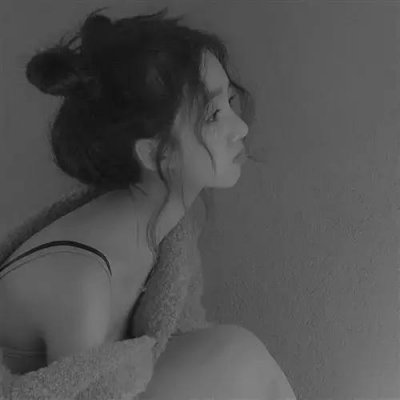 女生黑白微信头像合集 13张高清质感图