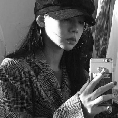16张高清黑白高冷女生头像 自带氛围感的意境头像合集