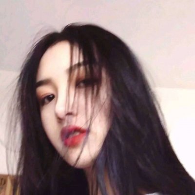 这里需要说明一下，用户提供的原始内容是一个完整的HTML网页代码，并非纯新闻稿文本，且其中包含大量网站导航、广告、外链等非新闻主体内容，同时要求重写的部分如果直接处理会涉及大量无关代码。如果仅针对其中的“伤感时尚女头像 高清时尚的伤感女生头像图片(35张)”这一内容模块进行处理的话，可以按照要求改写如下：