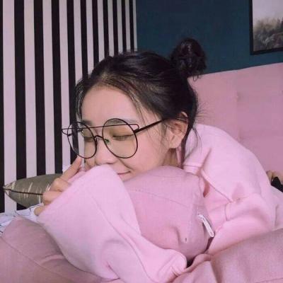9张高清时尚丸子头女生头像 氛围感拉满
