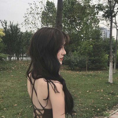 26张高清长卷发女生头像 好看的卷发美女头像合集