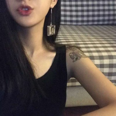 女生红唇性感微信头像 10张高清图合集