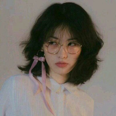 19张高清好看的社会风短发女生头像合集