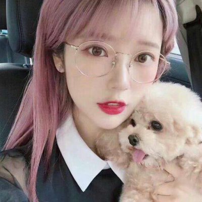 戴透明圆框眼镜的女生头像来啦！18张高清好看的眼镜控女生头像合集