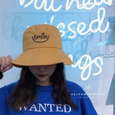 16张酷帅女生戴帽子头像 高清又好看