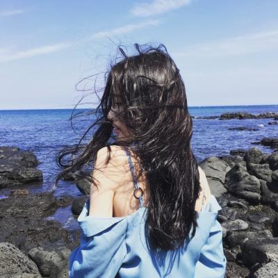 21张高清唯美长发女生背影QQ头像合集